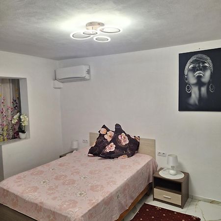 Apartament IAZMI Băile Herculane Exterior foto